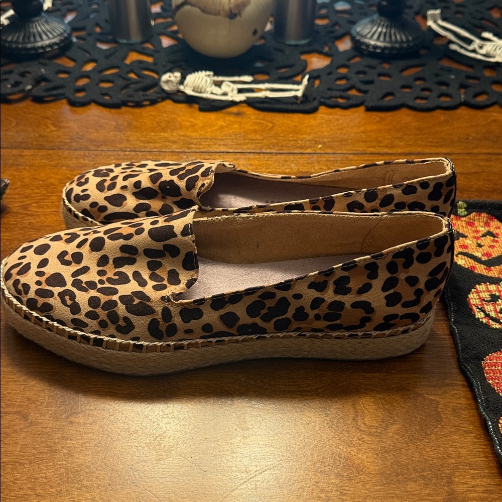 Dr. Scholl's Tan and Black Leopard Flats